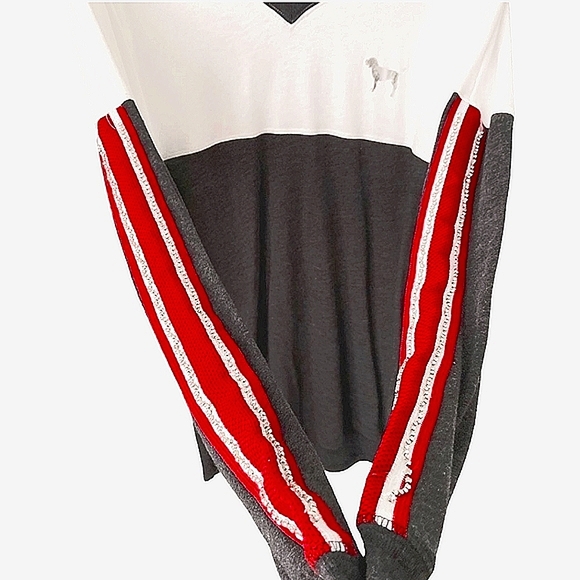 PINK VICTORIA'S SECRET LONG SLEEVE BLING DOG RHINESTONE SLEEVES CAMPUS TEE - Picture 5 of 7